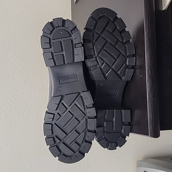 Steve Madden Women's Howler Ankle Boot - Picture 3 of 7